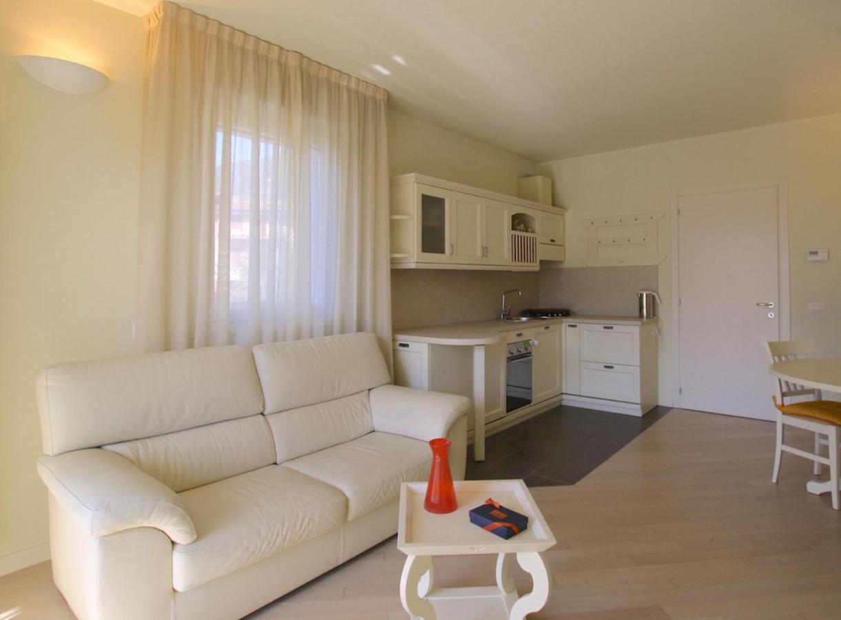 New Moon Apartment Tremezzo Bagian luar foto