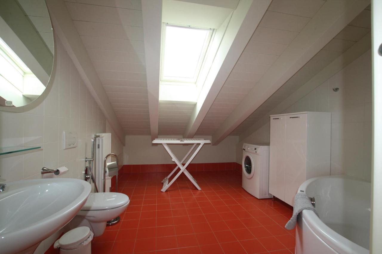 New Moon Apartment Tremezzo Bagian luar foto