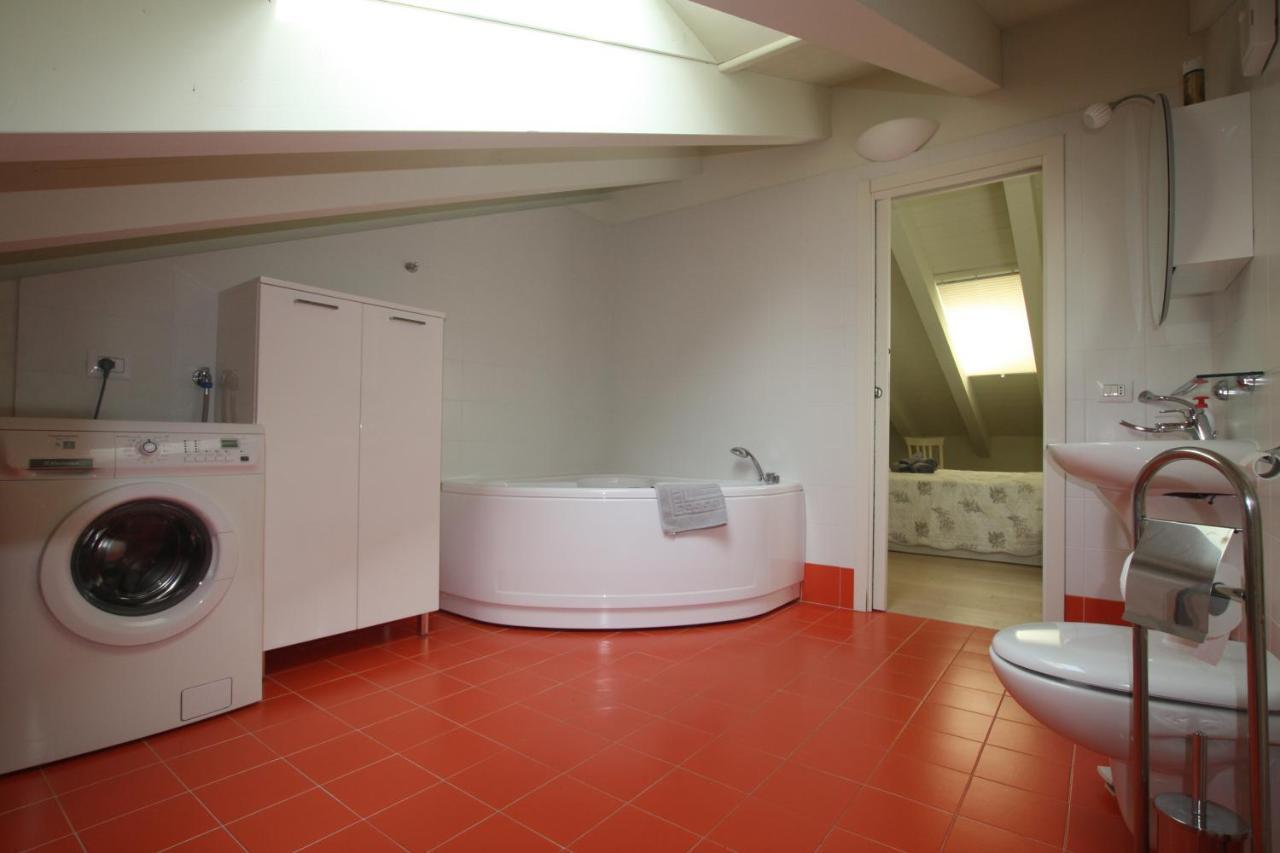 New Moon Apartment Tremezzo Bagian luar foto